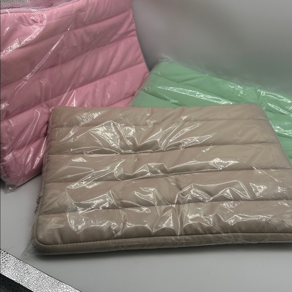 Quilted Puffer Laptop Sleeves in Mint, Pink, and Beige New - Picture 2 of 6